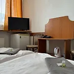 Avion Hotel 3*